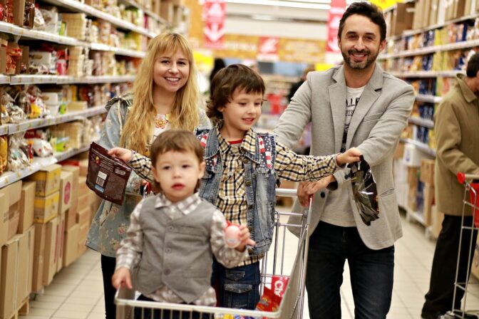 family, shopping center, purchase-2923690.jpg